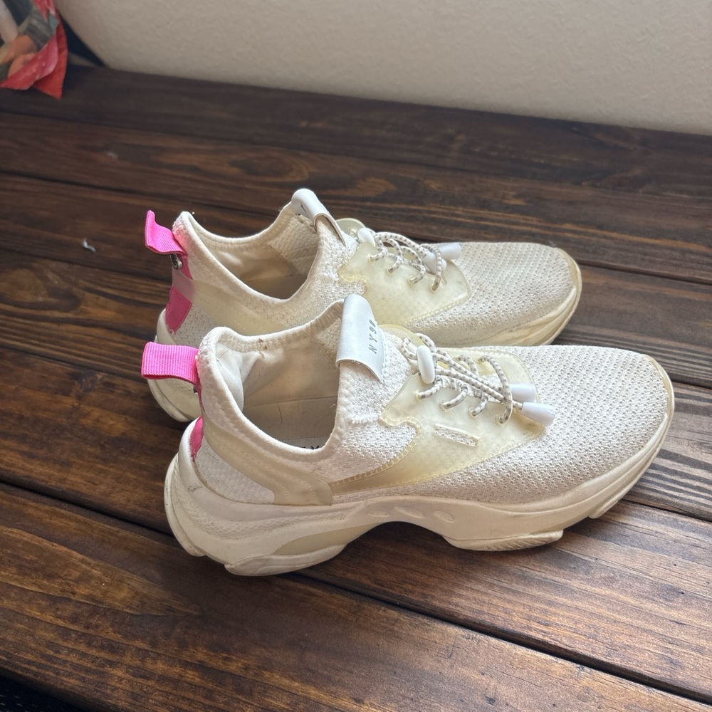 Steve Madden tennis shoes